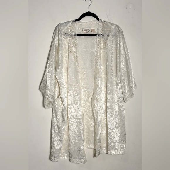 Victoria's Secret Vintage Ivory Satin Robe -One size fits most - Picture 1 of 4